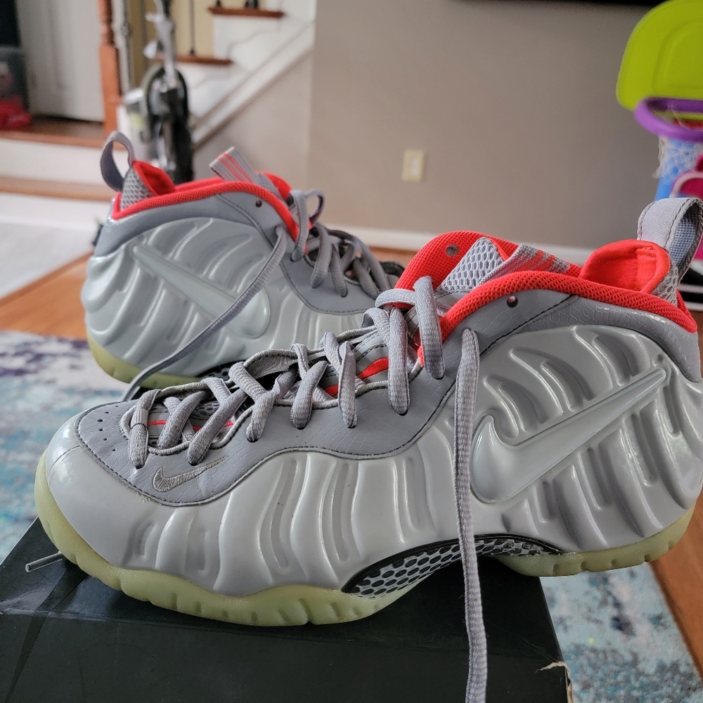 Gray foamposites